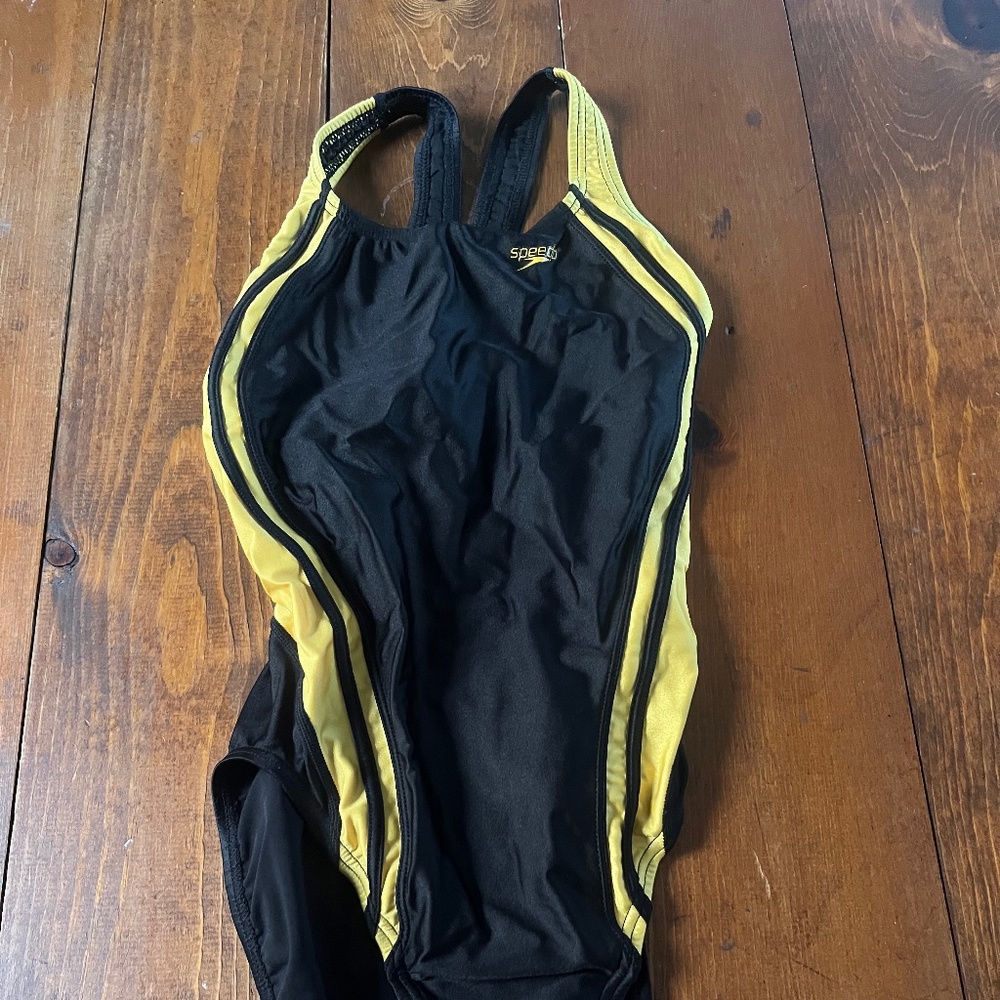 Speedo women’s 34 swim suit - training